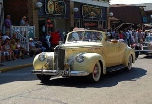Picture of the Put-in-Bay Antique Car Parade